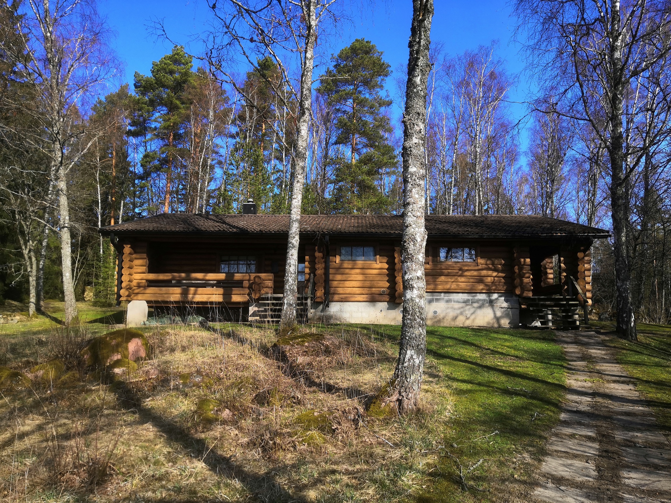 Kuvassa leirikeskuksen saunarakennus.